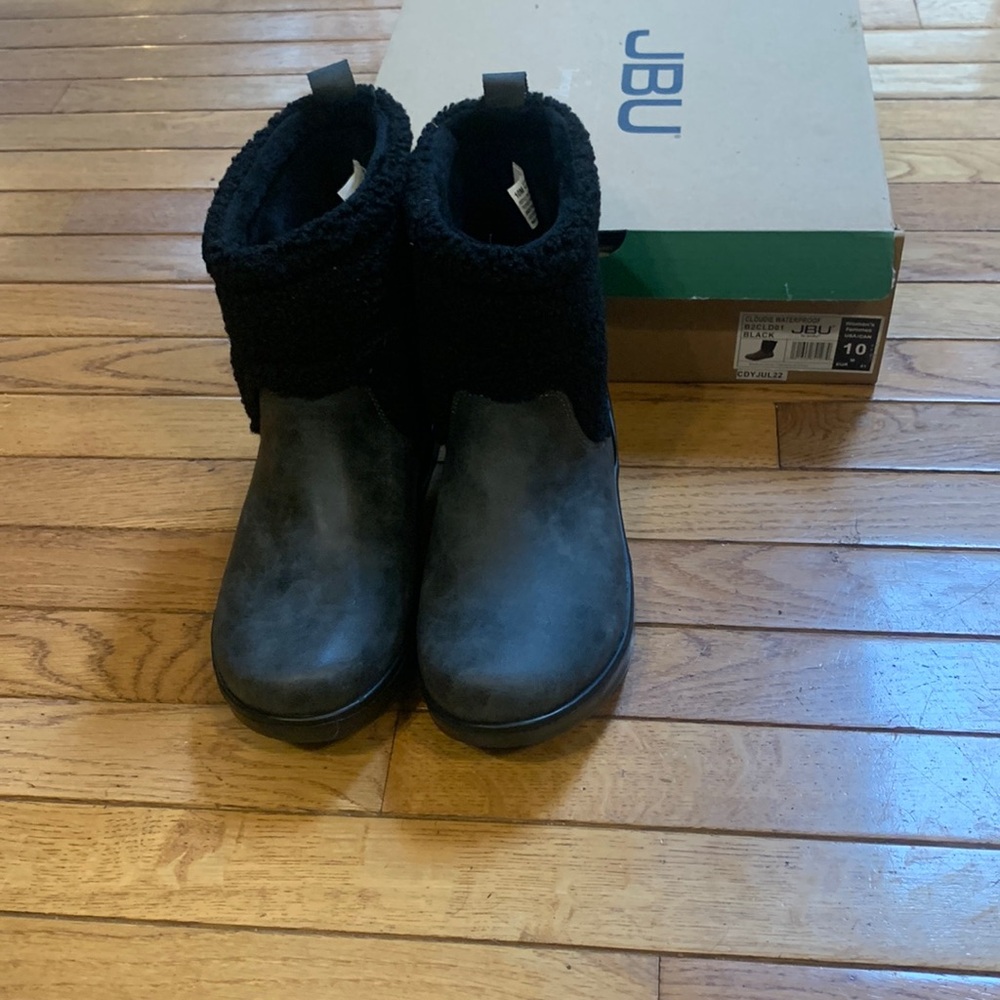 JBU cloudie waterproof black winter boots by Jambu and co. Size 10 new in box.